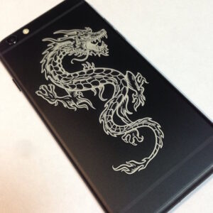 Лазерная гравировка на телефоне