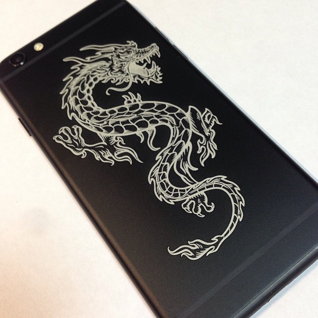 Лазерная гравировка на телефоне